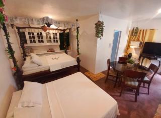 Spanish Casita Superior Suites Tagaytay - Tagaytay - 5