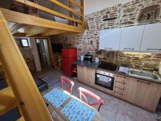 Lavrio stone house 5 min from the centre/port - Laurio - 9