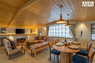 StayVista at The Ever House with Bonfire, Jacuzzi, Bathtub - - 1