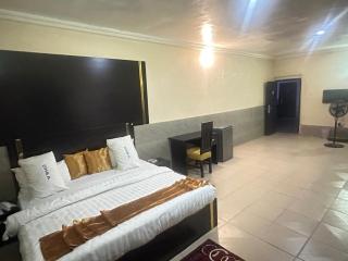 Daniel's Hotel & Apartment - Mama - 3