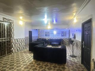 Daniel's Hotel & Apartment - Mama - 1