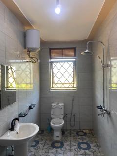 B- Luxe home - Entebbe - 9