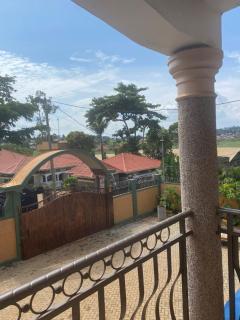 B- Luxe home - Entebbe - 4