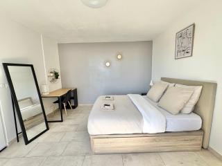 Comfortable and bright renovated 4-room apartment 5' downtown - 2