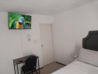 Modern Comfort in Sandton - Johannesburg - 8