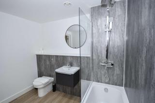Modern & Spacious 2 Bedroom Liverpool Apartment - Liverpool - 5