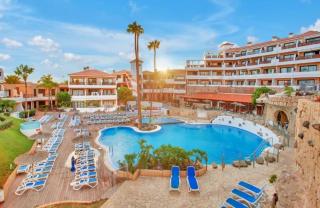 Apartment with pool and gardens near the coast - 9