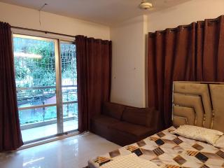 Comfy bedroom with Balcony and attached washroom - Dhaka - 4