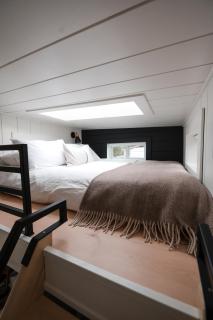 The Loft - Stargazing Tiny Home with Firepit, Wood Fired Pizza Oven & Movie Projector - Deseronto - 7