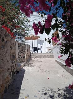 Loukas Kontos Traditional House - Emporio Santorini - 2