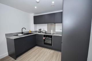 Bright & Spacious 2 Bed Apartment in Liverpool - 9