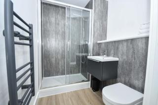 Bright & Spacious 2 Bed Apartment in Liverpool - 5