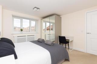 Alt-Stay Wakefield, Pinderfields General Hospital - 2x En-suites & King Size Beds - Parking - Fast Wi-Fi - Ideal For Contractors & Long Stays - Wakefield - 2