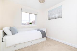 Alt-Stay Wakefield, Pinderfields General Hospital - 2x En-suites & King Size Beds - Parking - Fast Wi-Fi - Ideal For Contractors & Long Stays - Wakefield - 4