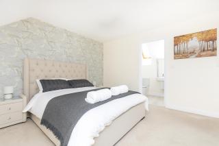 Alt-Stay Wakefield, Pinderfields General Hospital - 2x En-suites & King Size Beds - Parking - Fast Wi-Fi - Ideal For Contractors & Long Stays - Wakefield - 1