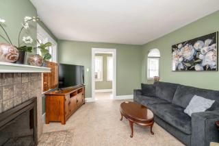 Lakeside Landing - Modern & Chic 3BR Retreat - - 0