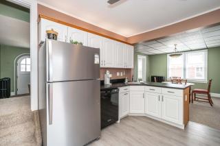 Lakeside Landing - Modern & Chic 3BR Retreat - - 1