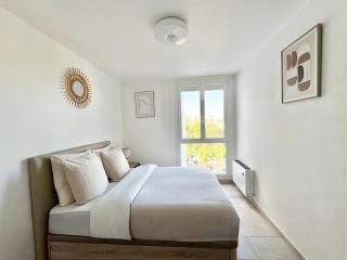 Comfortable and bright renovated 4-room apartment 5' downtown - 7