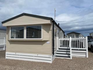 J4 Lossiemouth Bay Caravan Park - Lossiemouth - 1