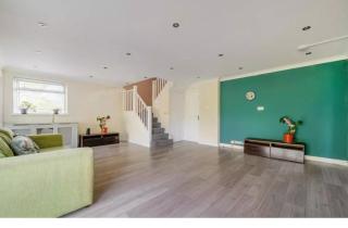 Harry's Holiday Home - Caversham - 3