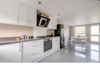 Harry's Holiday Home - Caversham - 1