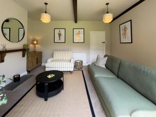Farmhouse Feels & Peak Views - - 4