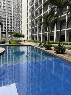 1 BR with balcony near MOA, SMX - Sampong - 8
