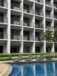 1 BR with balcony near MOA, SMX - Sampong - 2