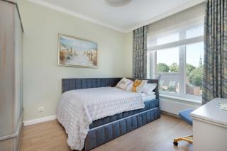 Luxury Apartment with Three Bedrooms Air Conditioning and Parking by Noclegi Renters - Danzig - 6