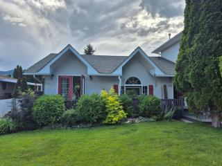 Sunshine and Wine Loft - Penticton - 9