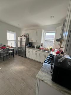 Newly renovated furnished home - Newark - 6