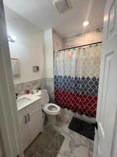 Newly renovated furnished home - Newark - 5
