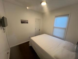 Newly renovated furnished home - Newark - 2