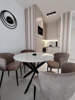 Seratlić Lux 27 - Bar - 1