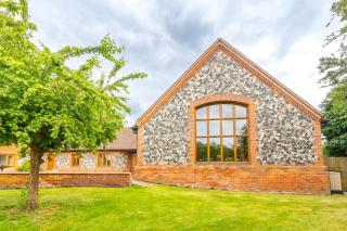 Large indoor swimming pool in Thetford Forest - The Pool House - Downham - 3