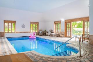 Large indoor swimming pool in Thetford Forest - The Pool House - Downham - 1