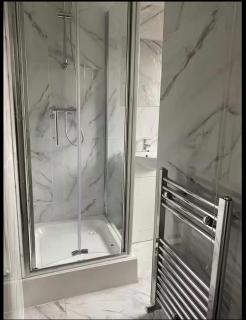 2-Bed Sunny London Apartment - Sleeps 4 & Parking - Hendon - 8