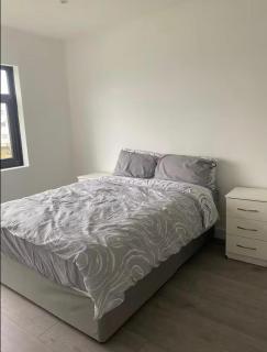 2-Bed Sunny London Apartment - Sleeps 4 & Parking - Hendon - 2