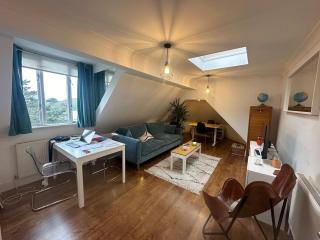 Stylish Flat in Queens Park with Private Parking, Central London Access - 9