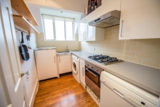 Stylish Flat in Queens Park with Private Parking, Central London Access - 8
