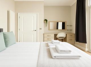 2 Bed Flat with Balcony in Chelsea - London - 9