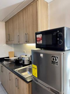 Relax in Pasay Citys Best Kept Secret - Spacious Condo with Garden View - Manila - 2