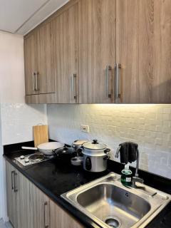 Relax in Pasay Citys Best Kept Secret - Spacious Condo with Garden View - Manila - 1