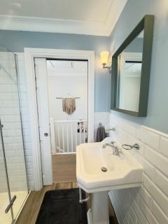 1BR London Home Near Heathrow - Cranford - 4