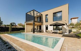 Nice Home In Tar With Private Swimming Pool - 0