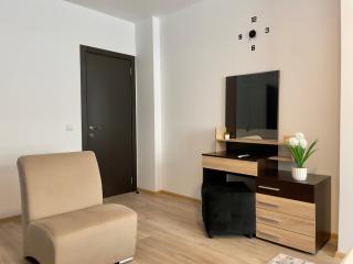 Casa Vista Premium 2BR Apartment with Free Parking - 2