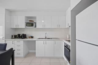 Rockingham Escape Stylish 2br Apt Near Beach and Shops - Rockingham - 4