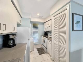 Beachside Condo with Pool and Ocean Views - Christiansted - 4