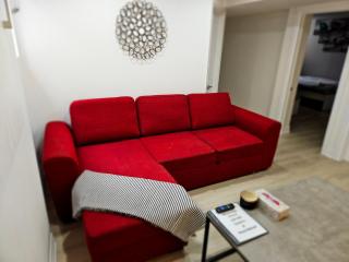 Executive Apartment - 2BDR Parking Self-check in - Walkout basement Lower Unit - 5