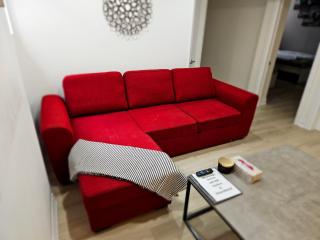 Executive Apartment - 2BDR Parking Self-check in - Walkout basement Lower Unit - 6